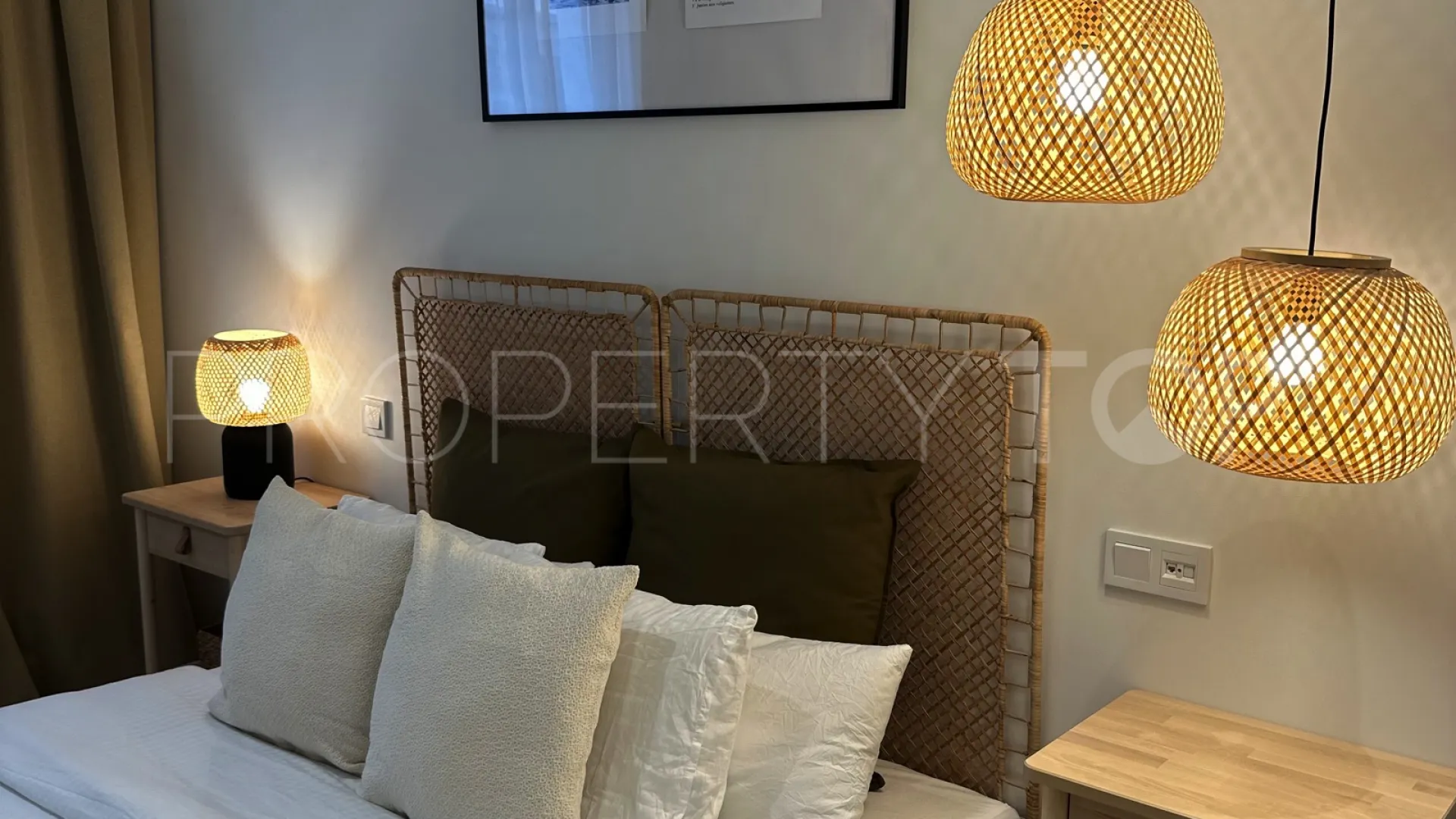 Comprar apartamento planta baja de 2 dormitorios en Estepona Puerto