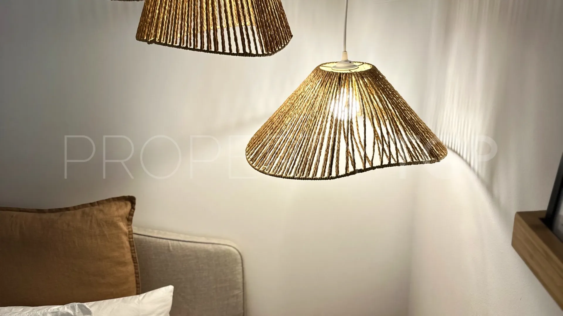 Comprar apartamento planta baja de 2 dormitorios en Estepona Puerto