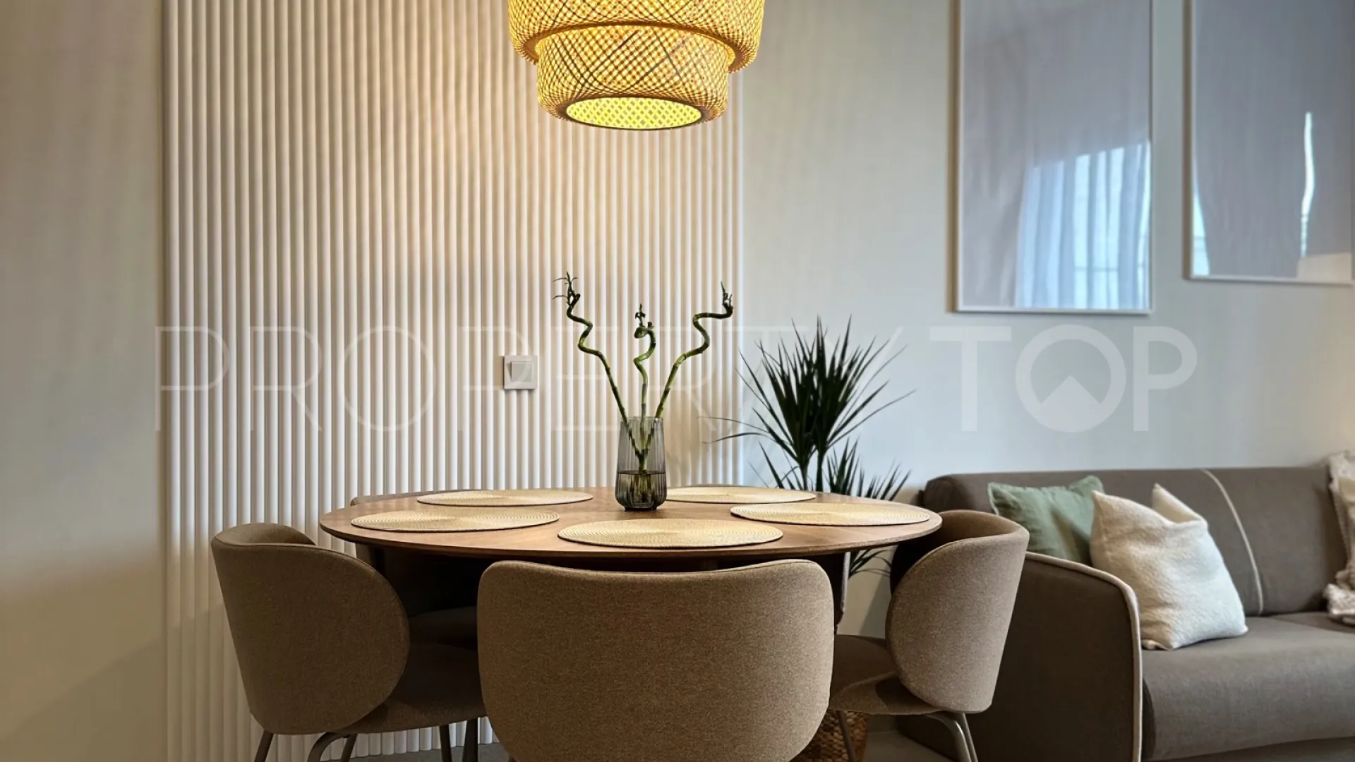 Comprar apartamento planta baja de 2 dormitorios en Estepona Puerto