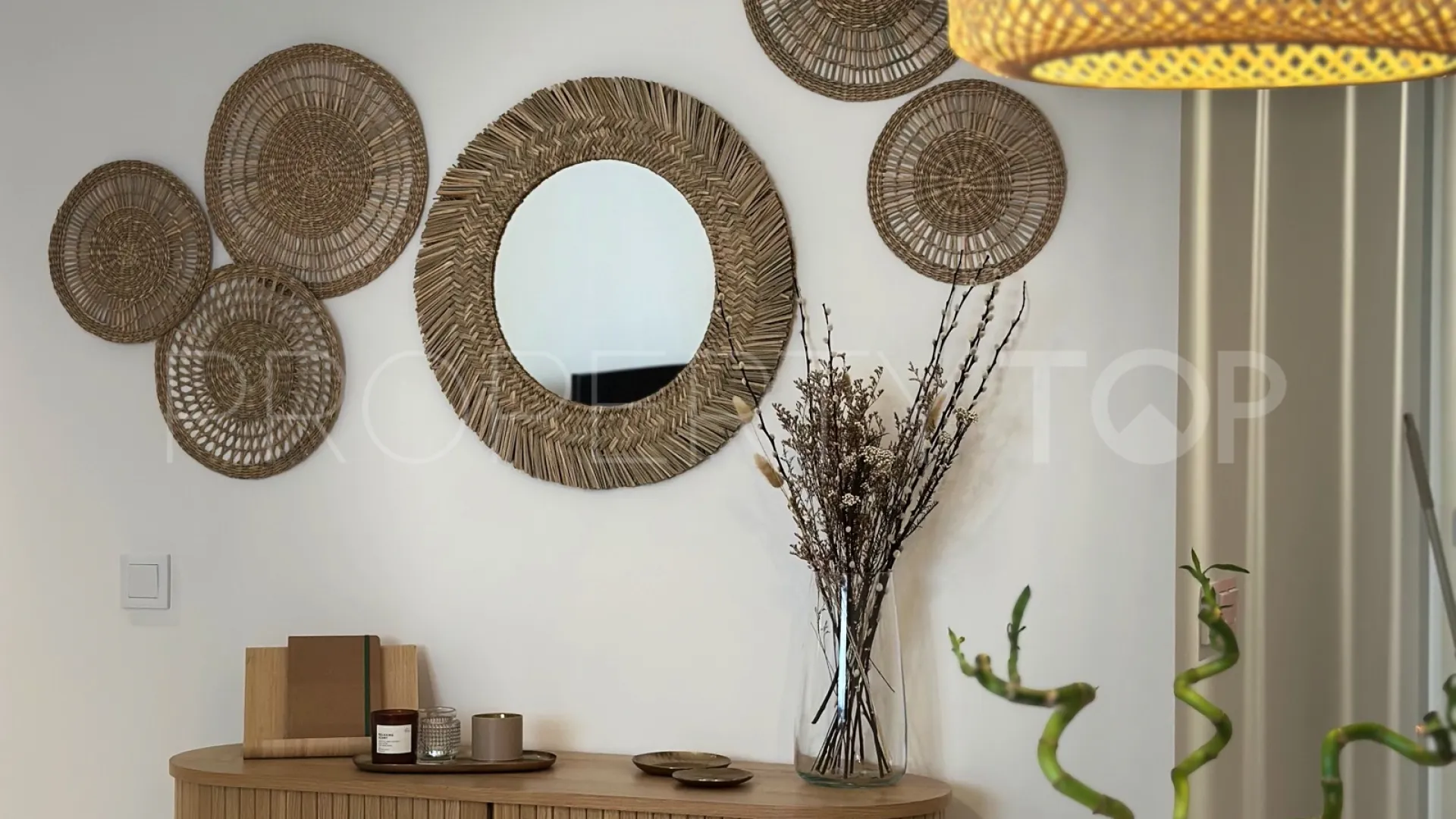 Comprar apartamento planta baja de 2 dormitorios en Estepona Puerto