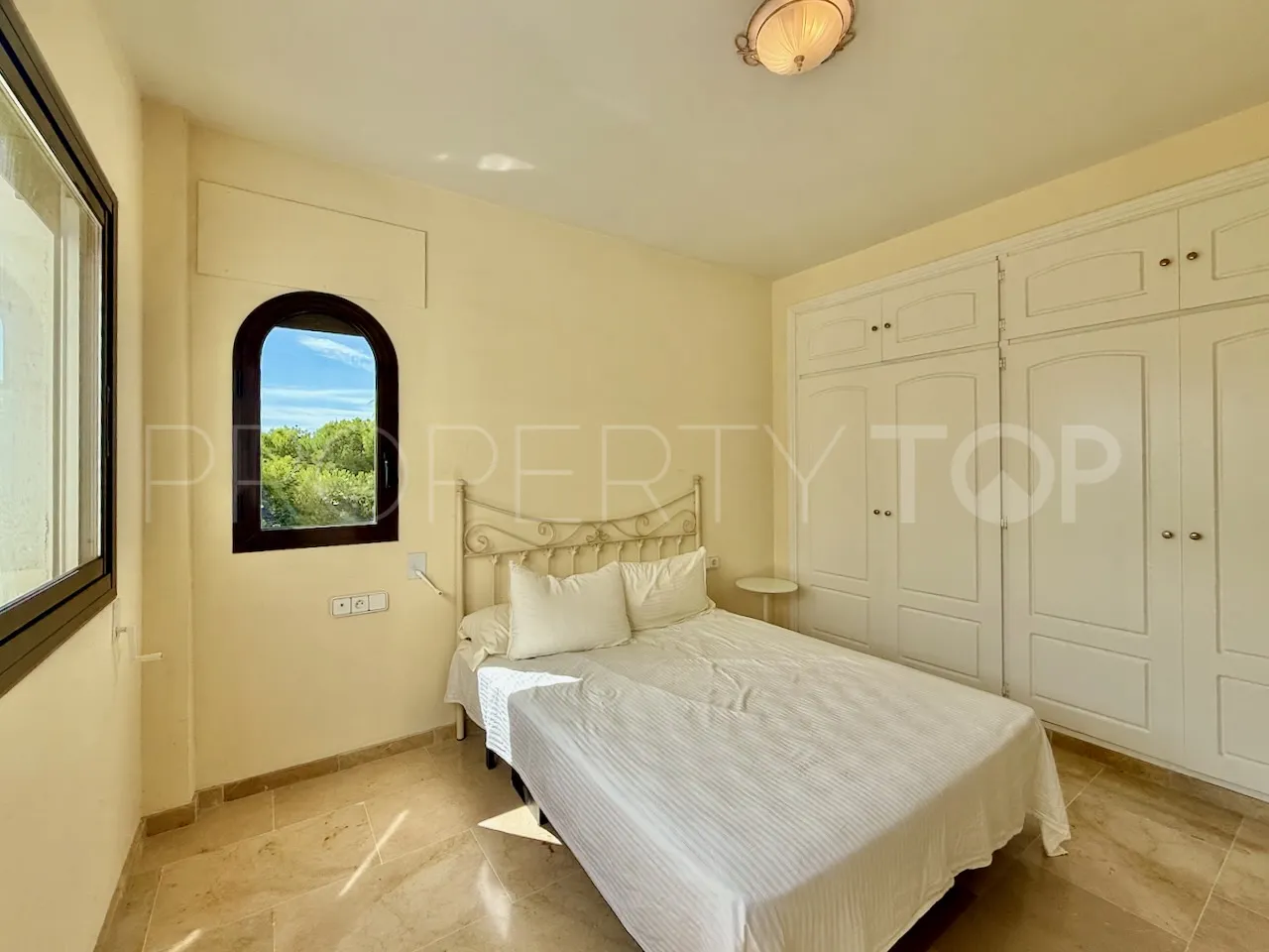 Apartamento en venta en La Duquesa