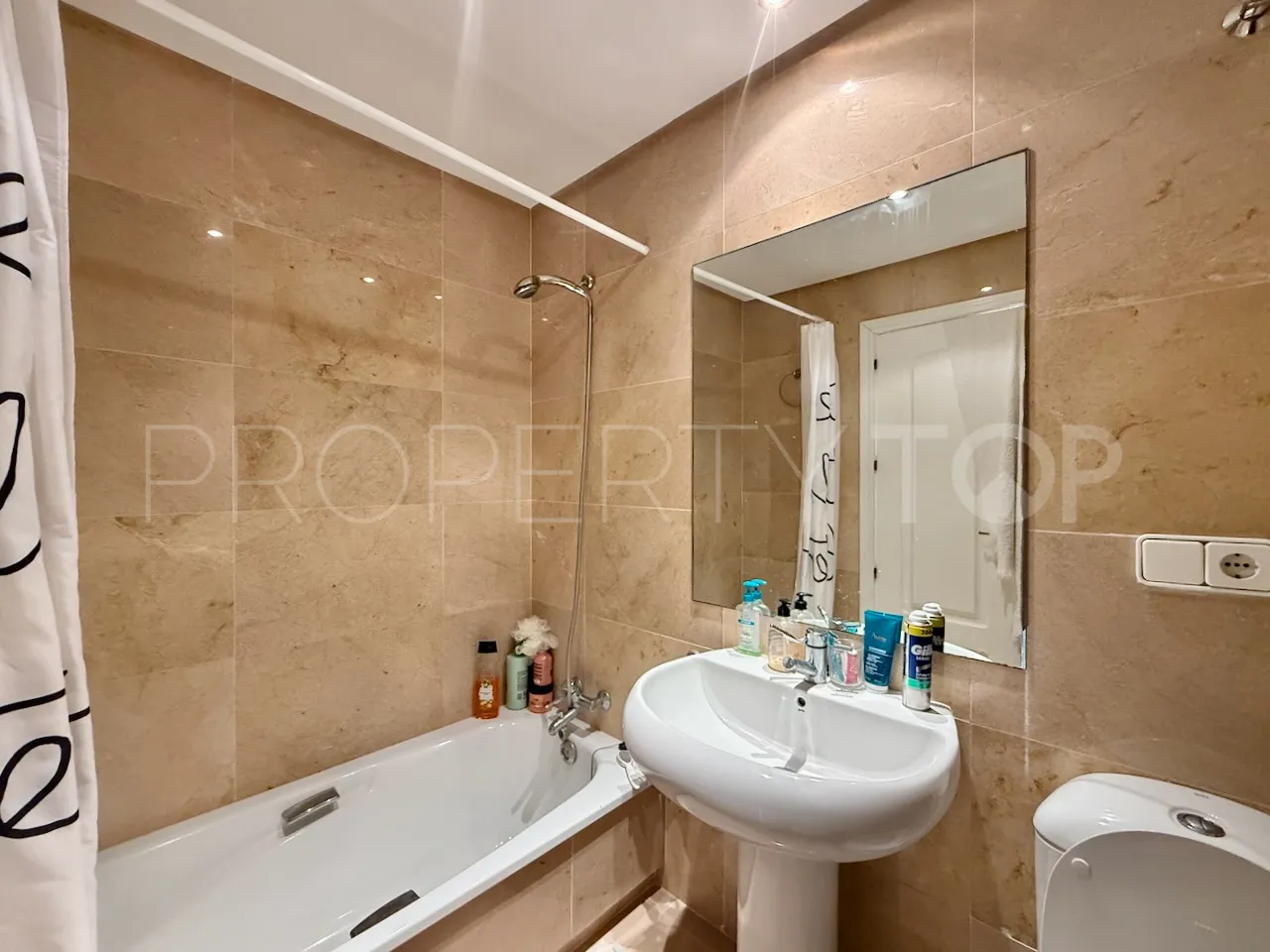 Apartamento en venta en La Duquesa