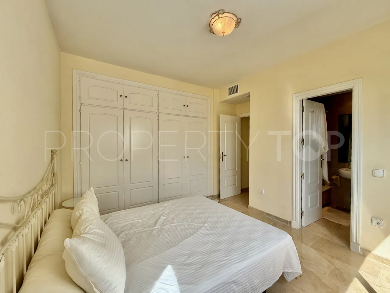 Apartamento en venta en La Duquesa