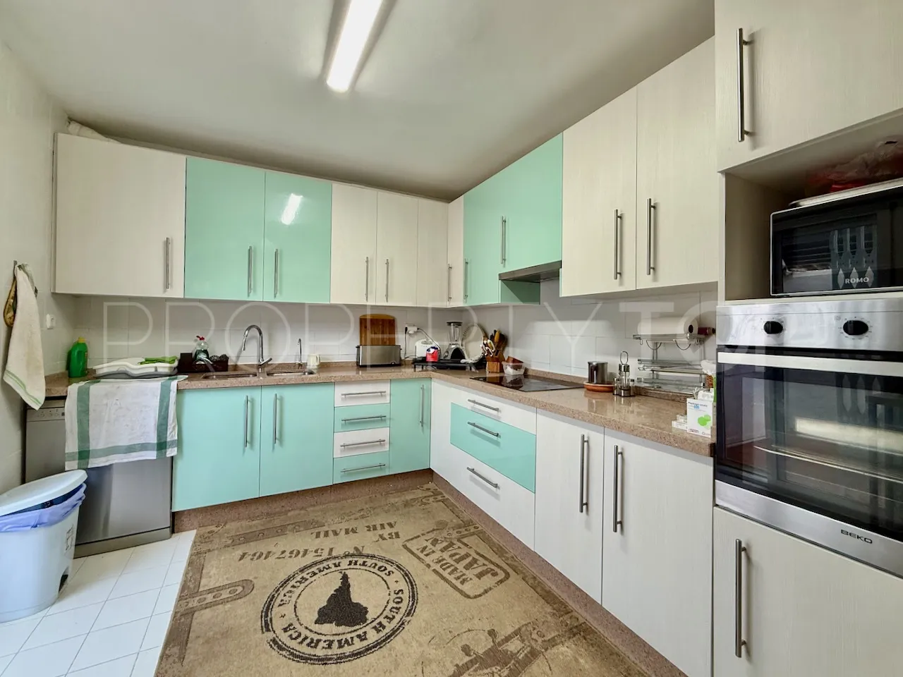 For sale La Duquesa semi detached villa with 4 bedrooms