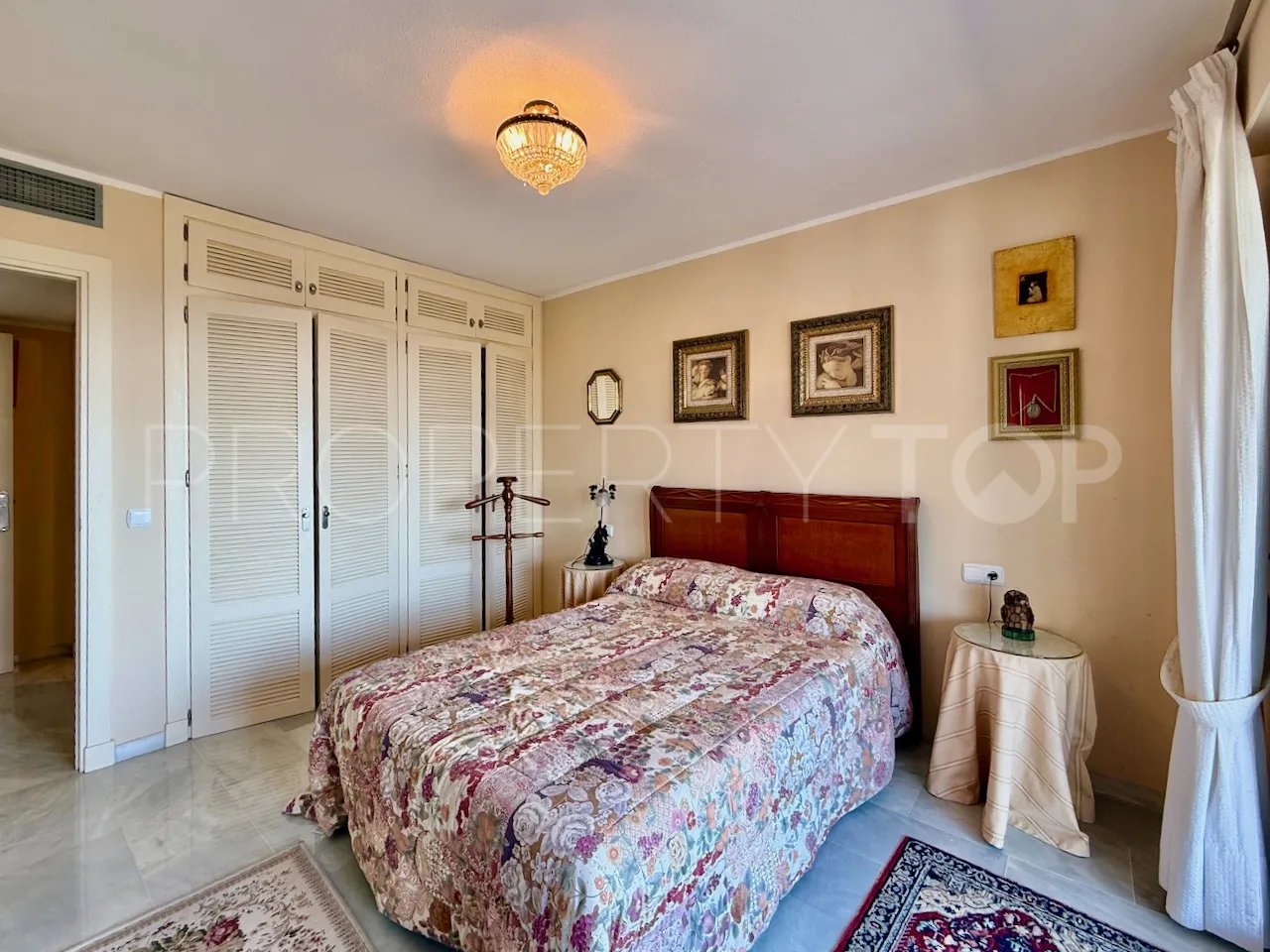 For sale La Duquesa semi detached villa with 4 bedrooms