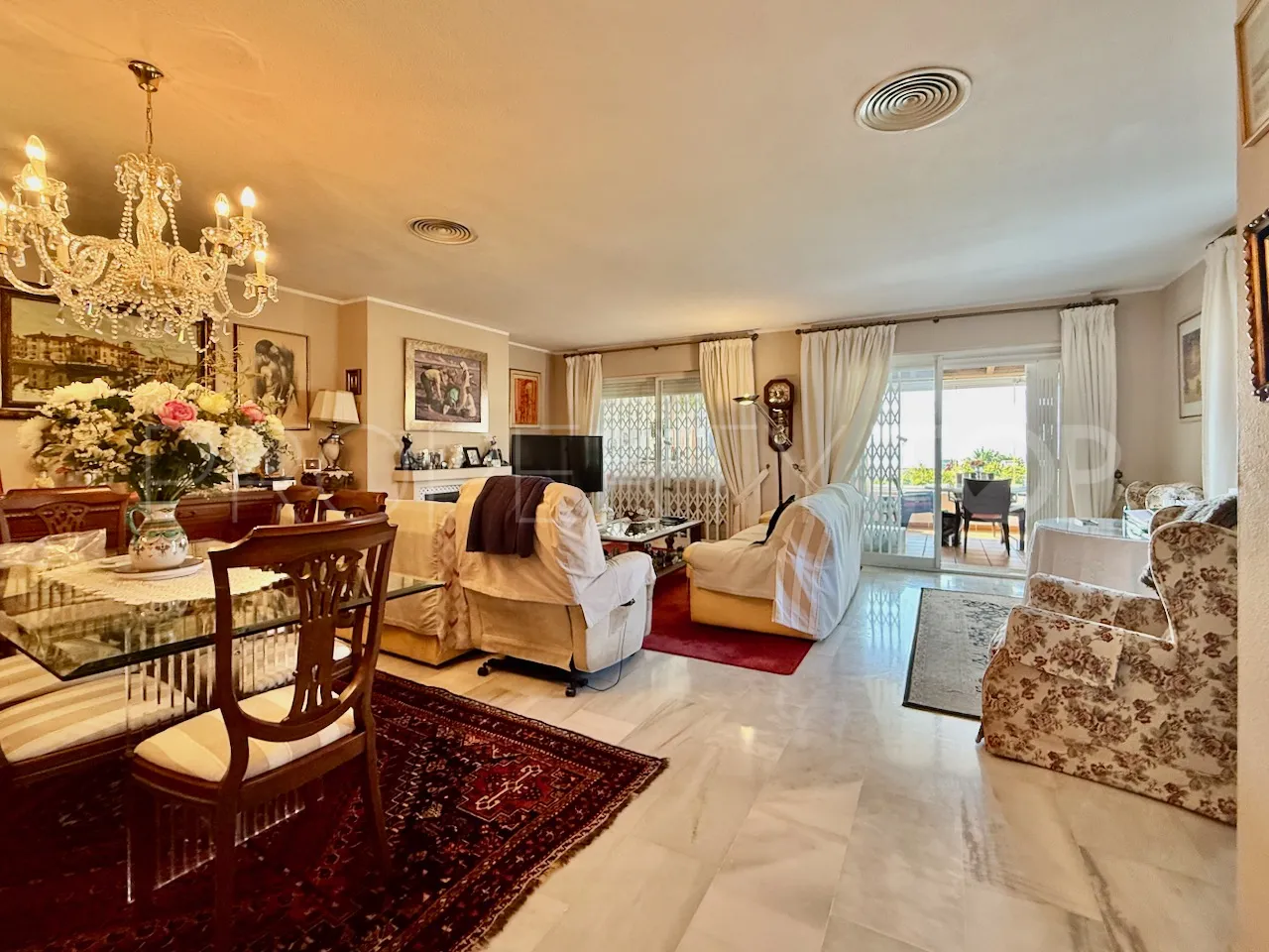 For sale La Duquesa semi detached villa with 4 bedrooms