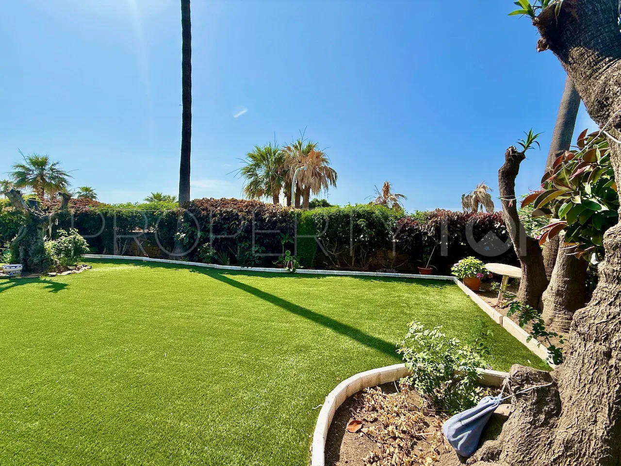 For sale La Duquesa semi detached villa with 4 bedrooms