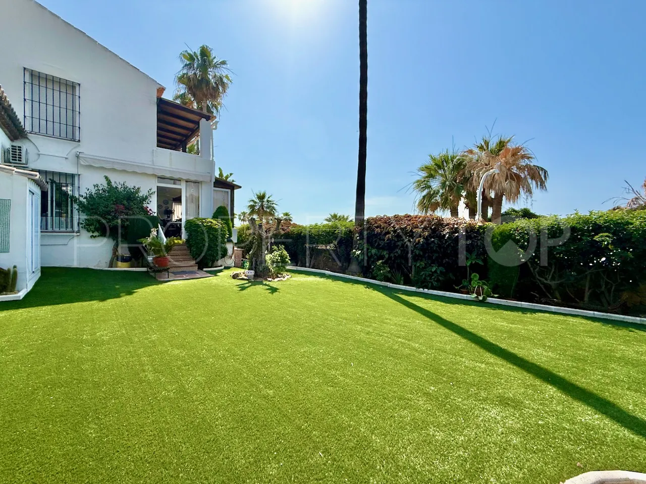 For sale La Duquesa semi detached villa with 4 bedrooms