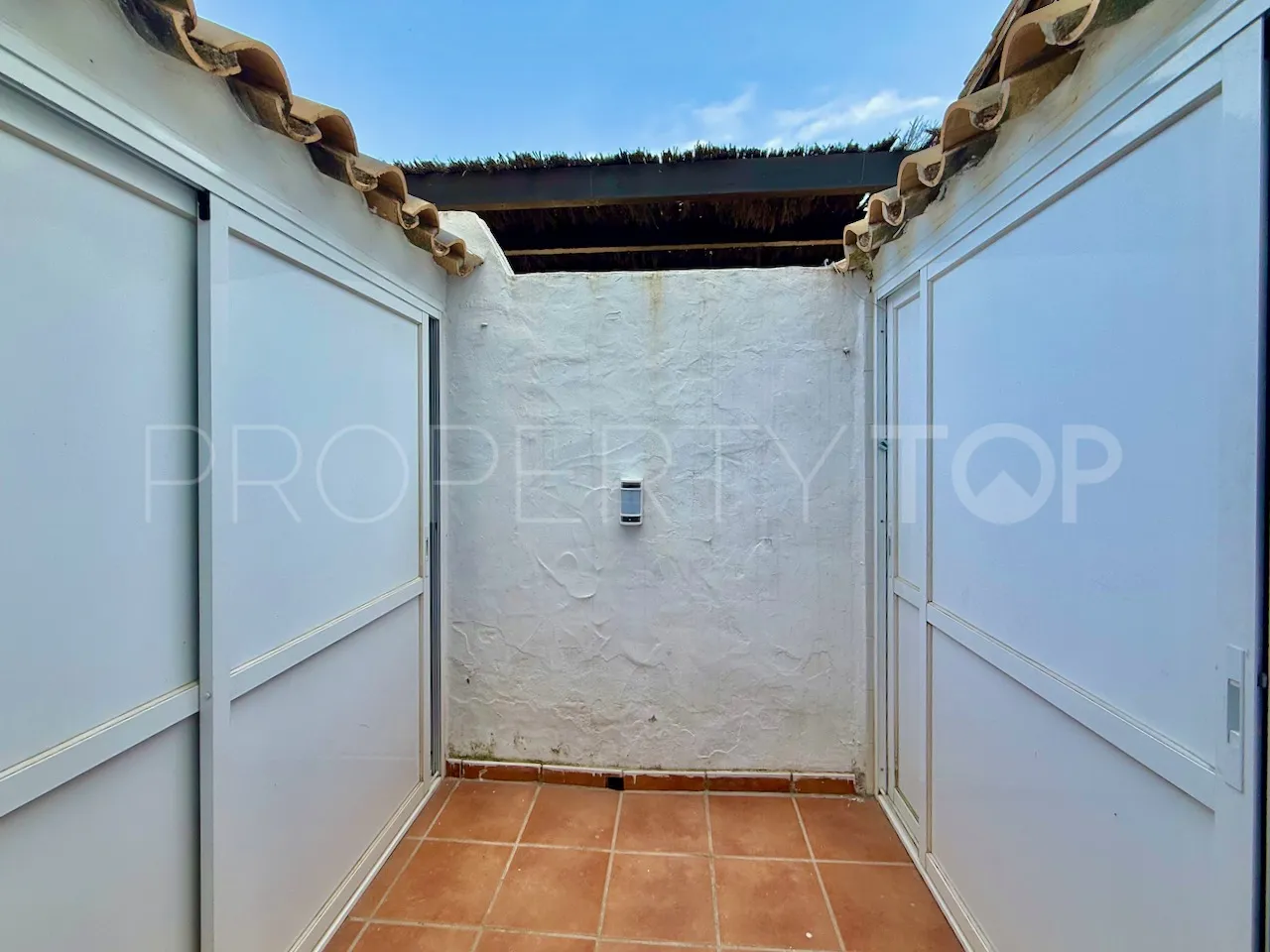 For sale La Duquesa semi detached villa with 4 bedrooms