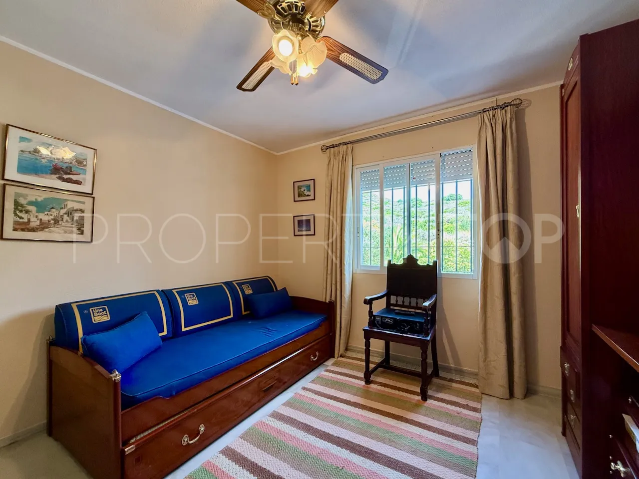 For sale La Duquesa semi detached villa with 4 bedrooms