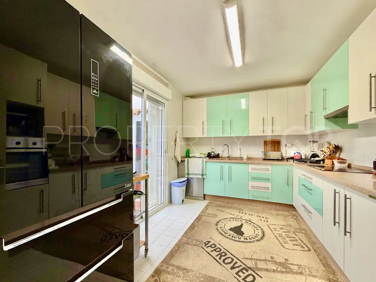 For sale La Duquesa semi detached villa with 4 bedrooms