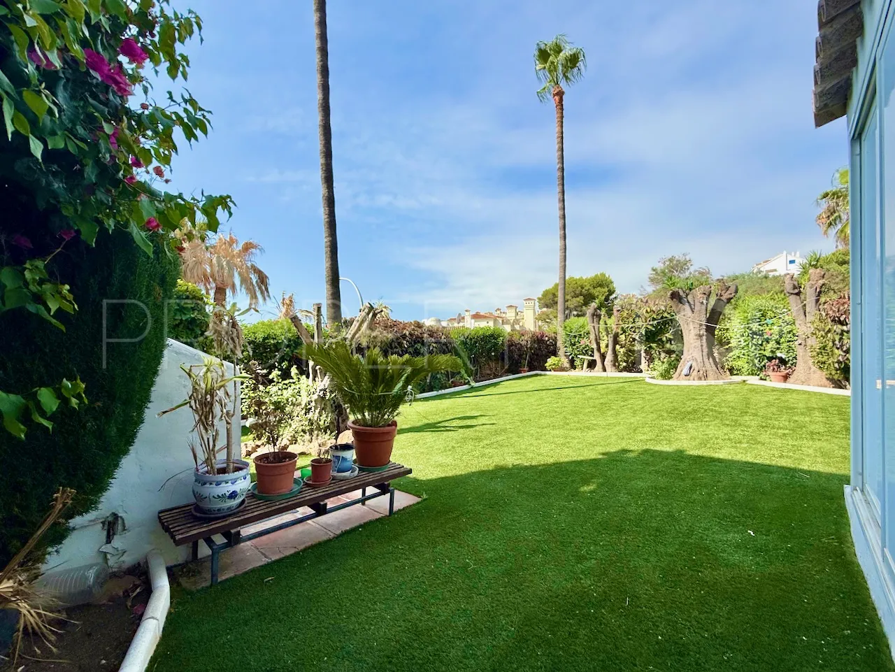 For sale La Duquesa semi detached villa with 4 bedrooms