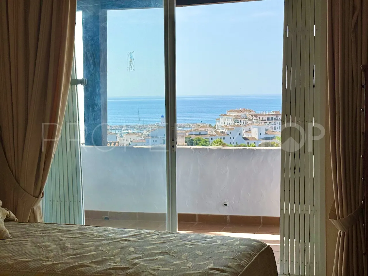 For sale La Duquesa semi detached villa with 4 bedrooms