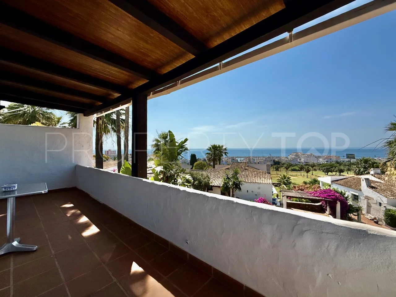 For sale La Duquesa semi detached villa with 4 bedrooms