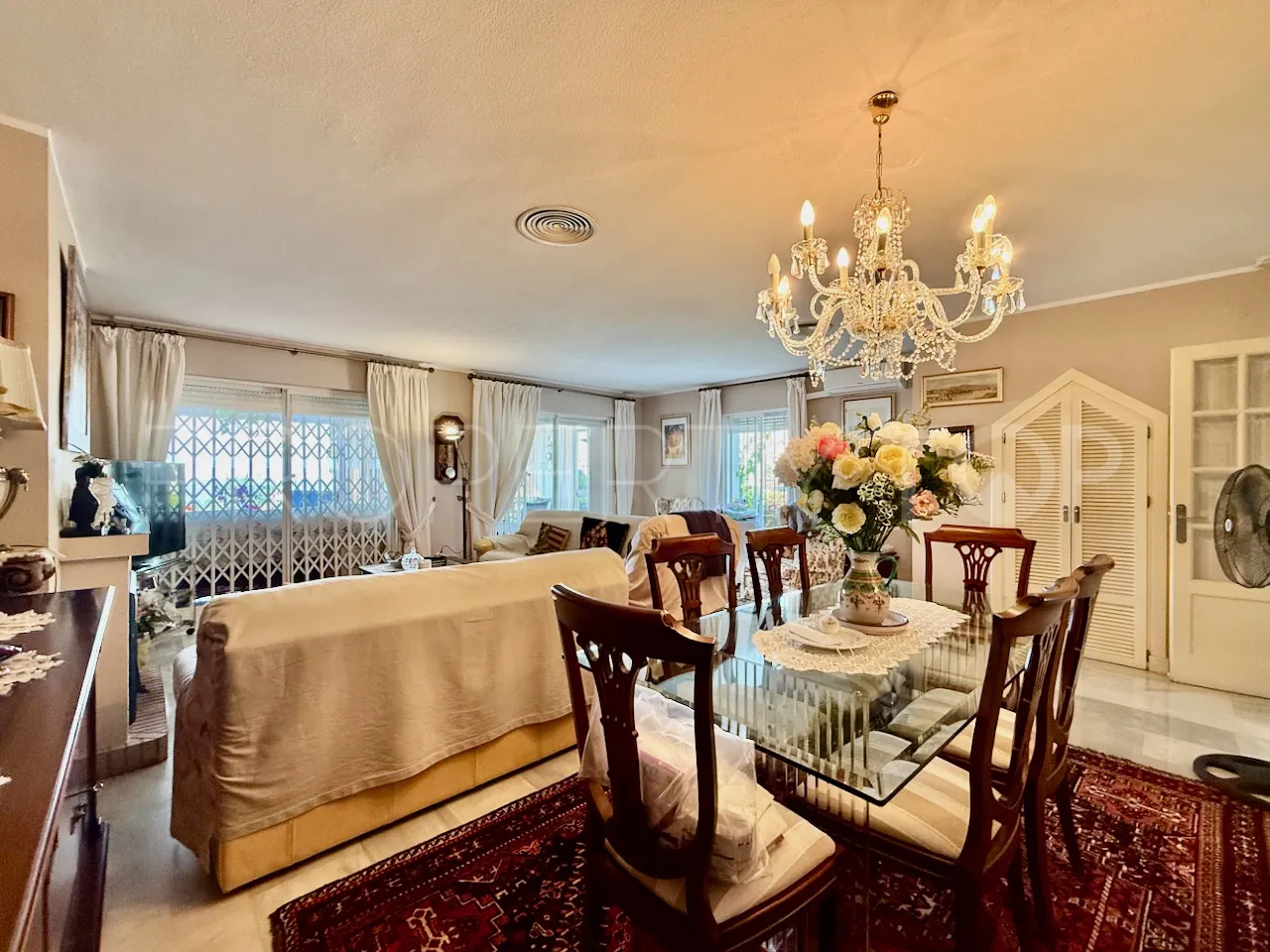 For sale La Duquesa semi detached villa with 4 bedrooms