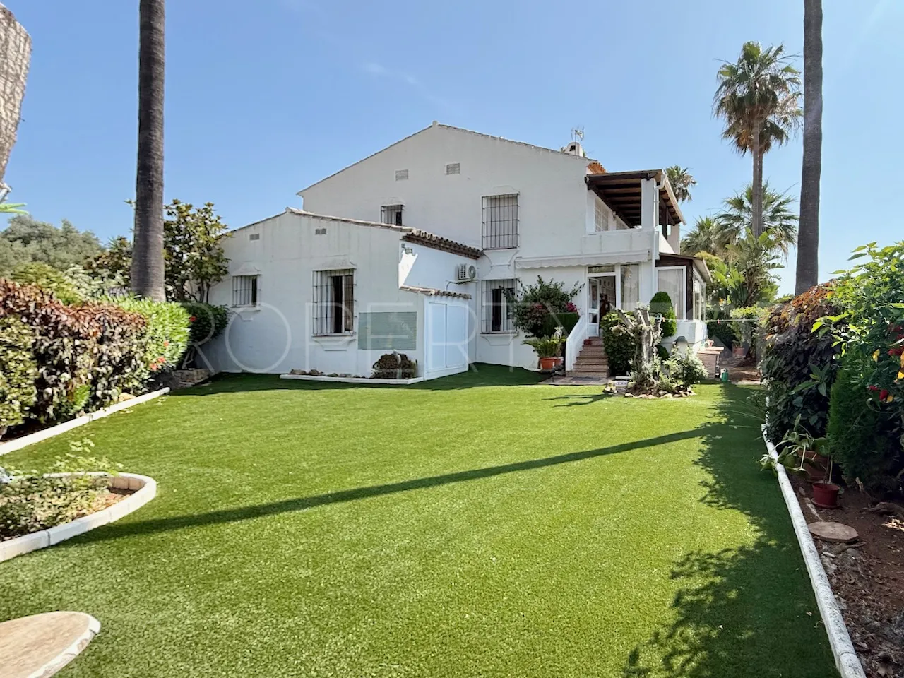 For sale La Duquesa semi detached villa with 4 bedrooms