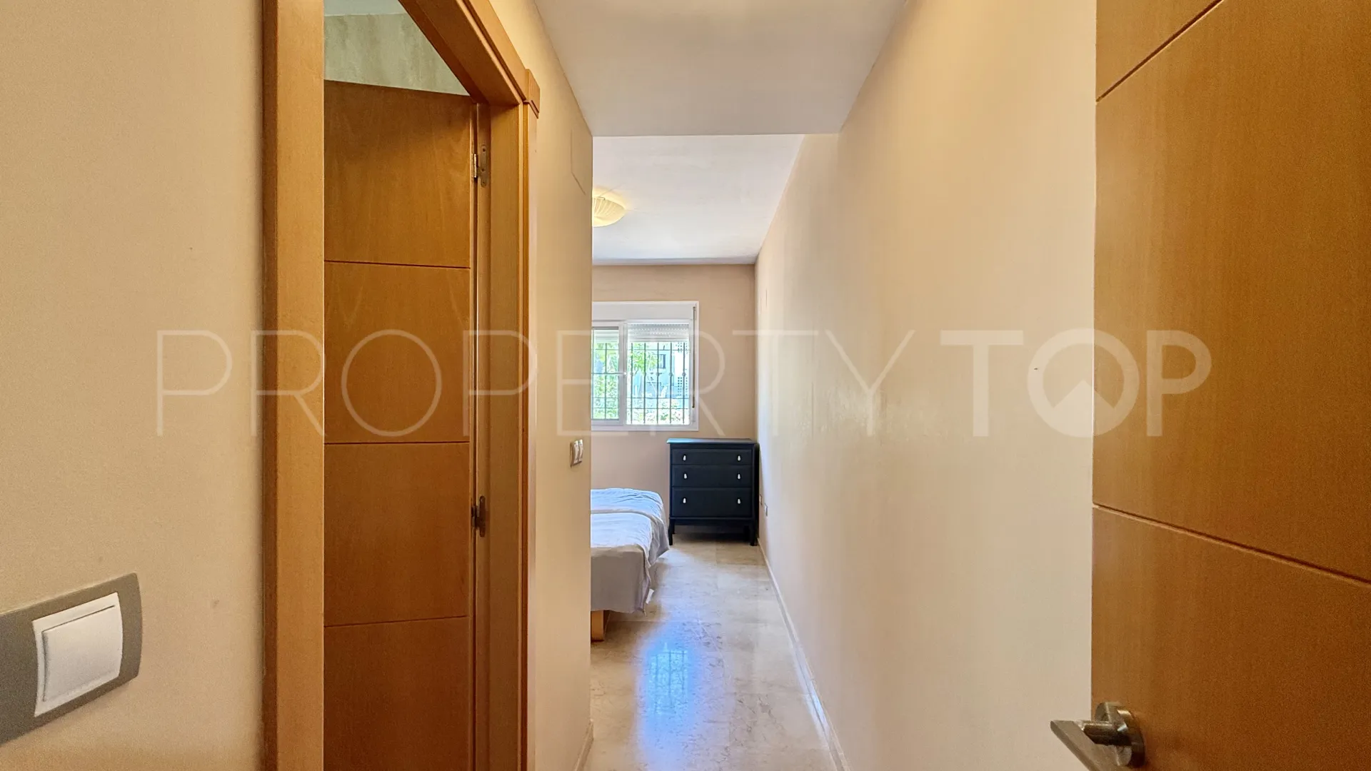 Apartamento de 2 dormitorios en venta en Sabinillas