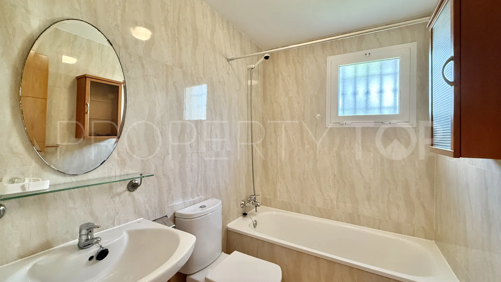 Apartamento de 2 dormitorios en venta en Sabinillas
