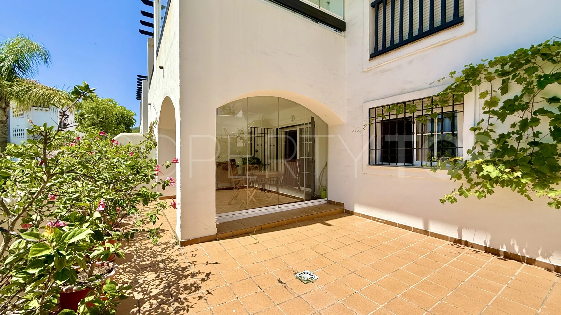Apartamento de 2 dormitorios en venta en Sabinillas