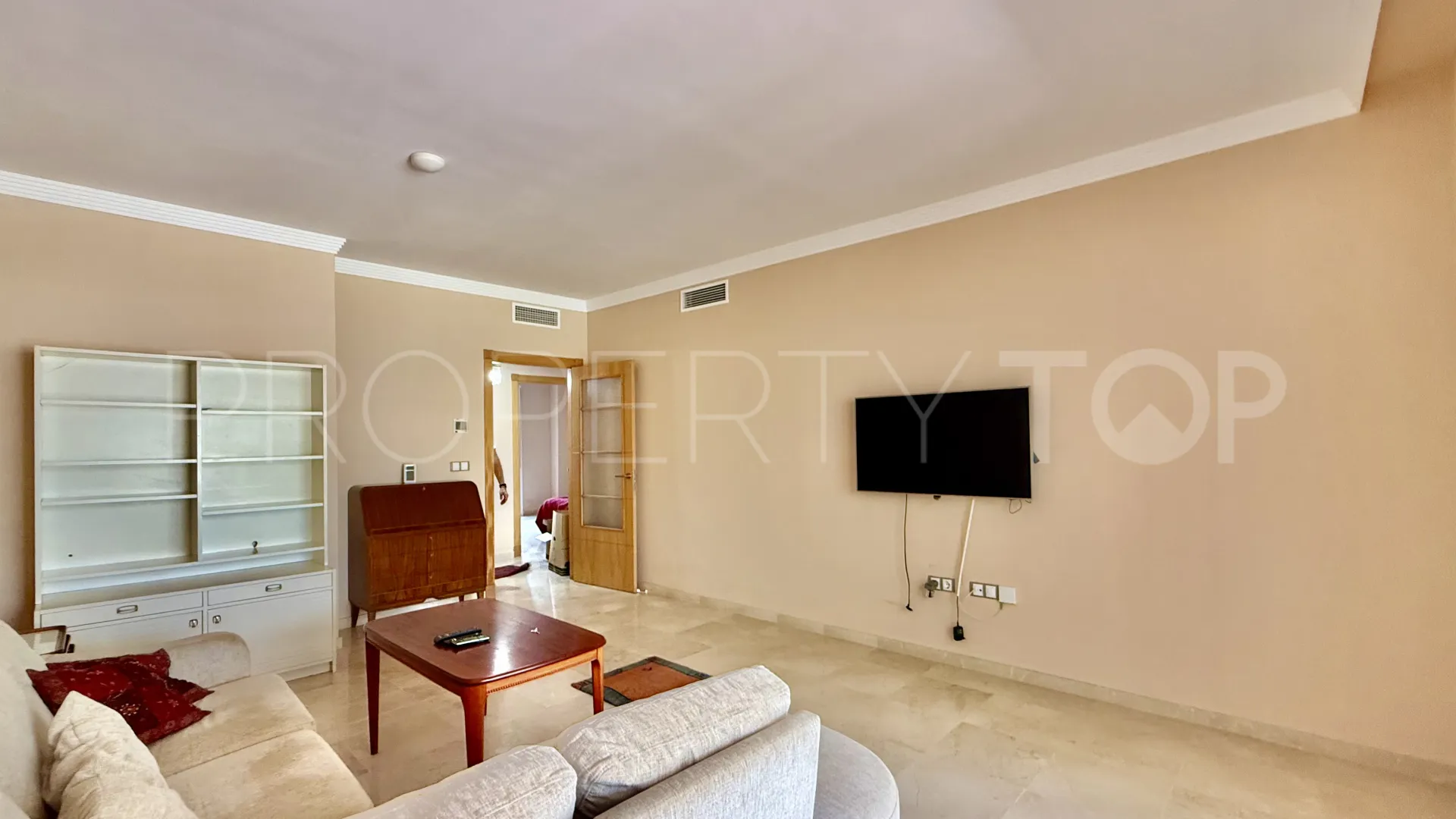 Apartamento de 2 dormitorios en venta en Sabinillas
