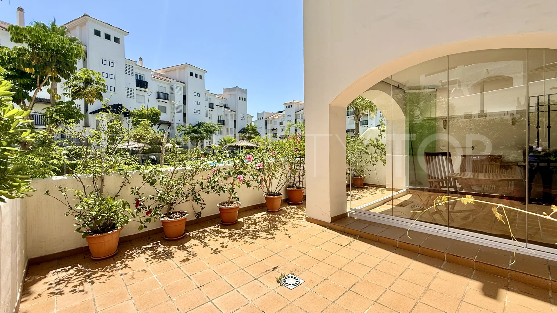 Apartamento de 2 dormitorios en venta en Sabinillas