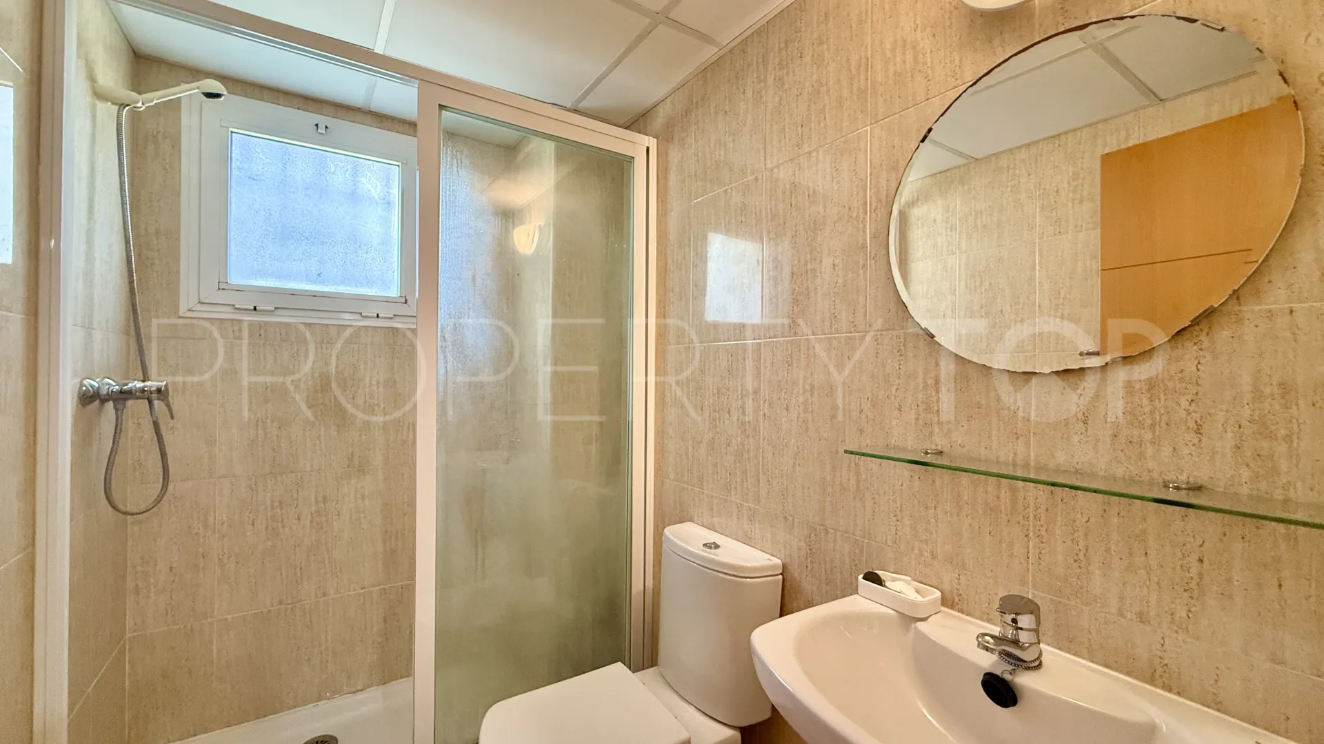 Apartamento de 2 dormitorios en venta en Sabinillas