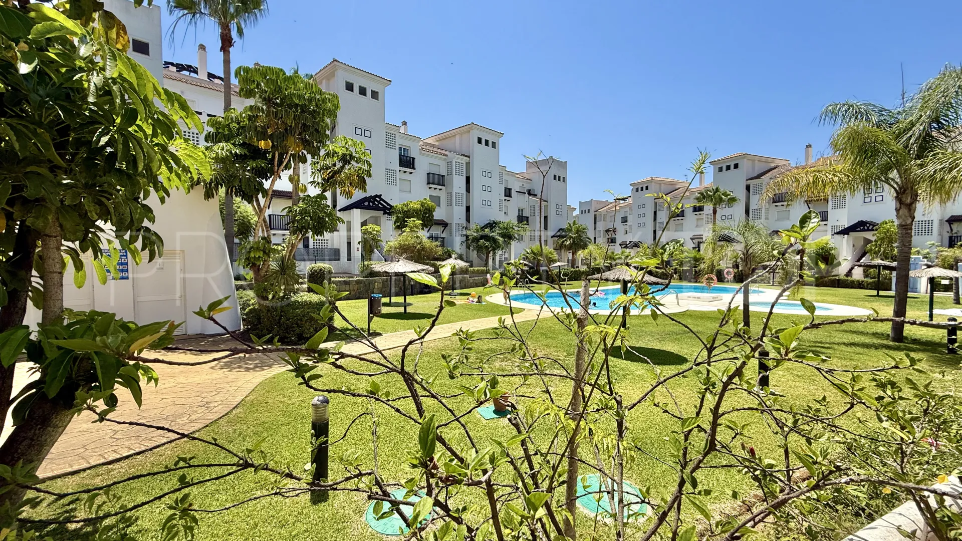 Apartamento de 2 dormitorios en venta en Sabinillas