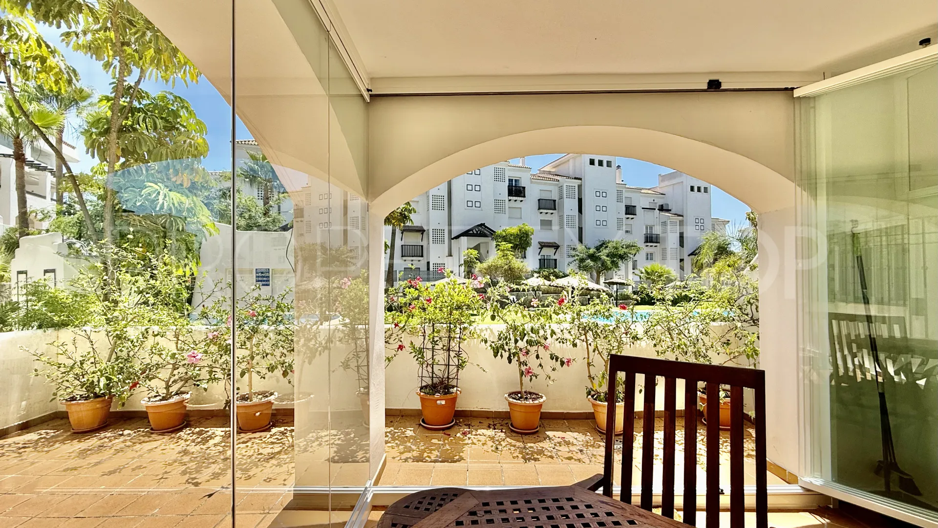 Apartamento de 2 dormitorios en venta en Sabinillas