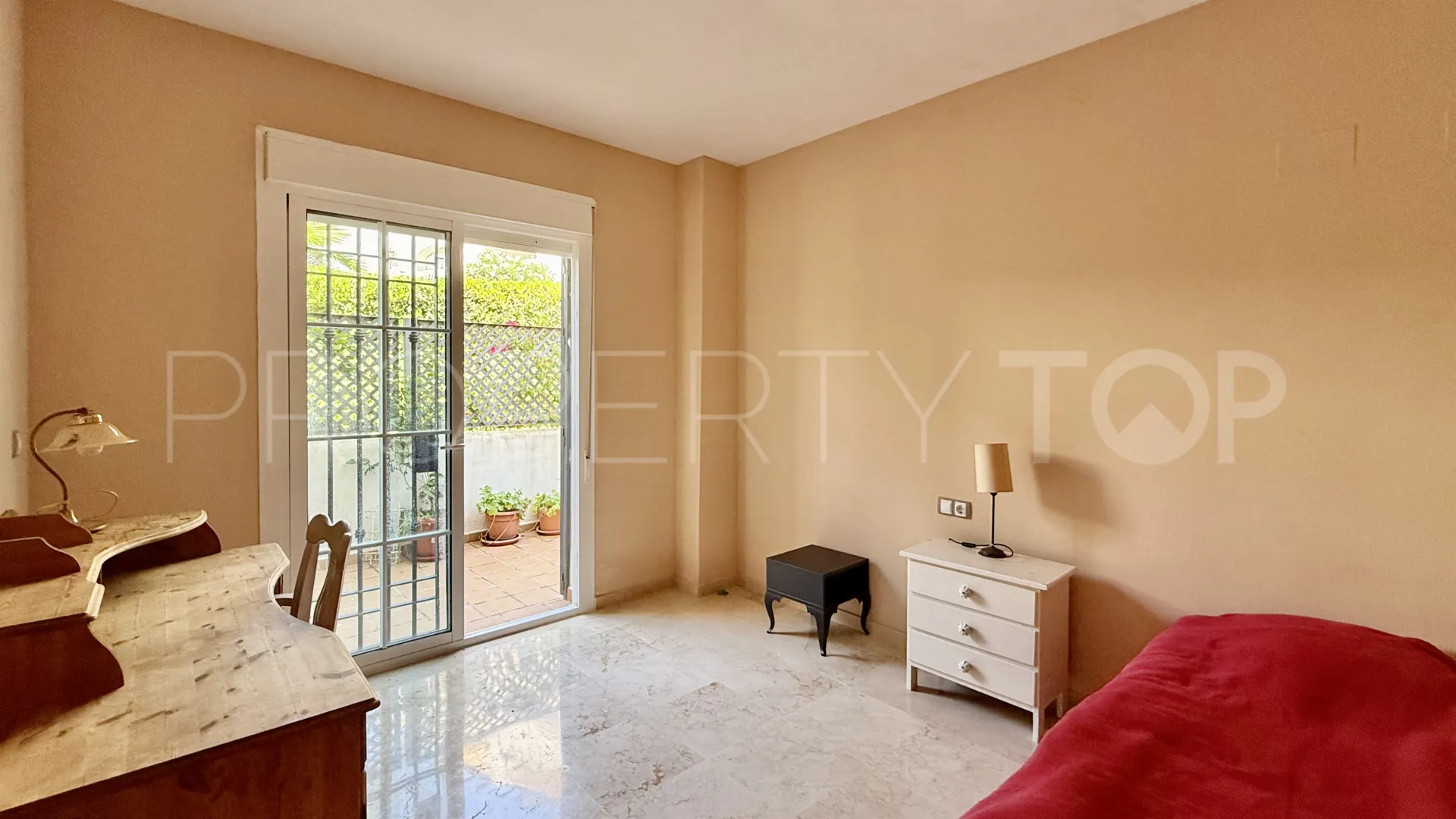 Apartamento de 2 dormitorios en venta en Sabinillas