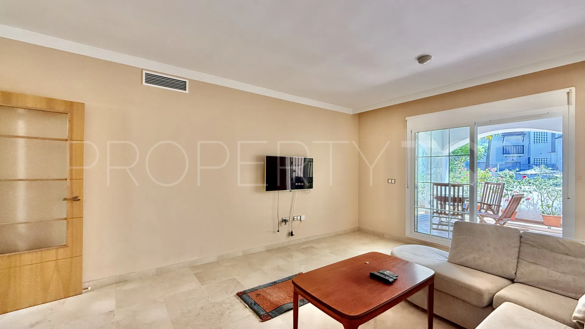 Apartamento de 2 dormitorios en venta en Sabinillas