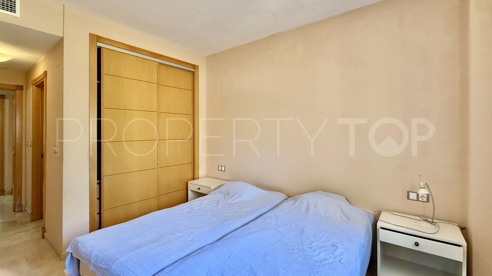Apartamento de 2 dormitorios en venta en Sabinillas