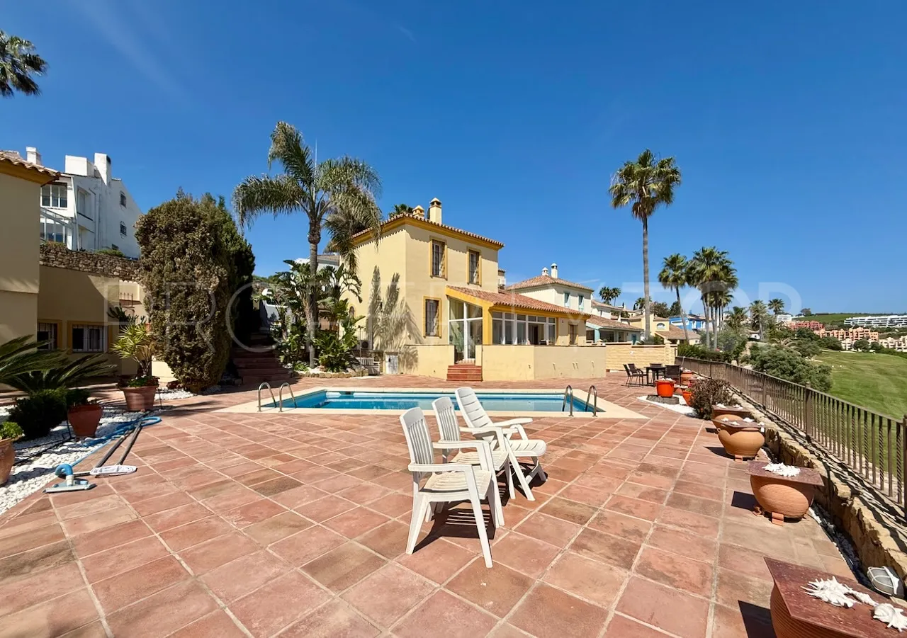 Villa en venta en La Duquesa Golf