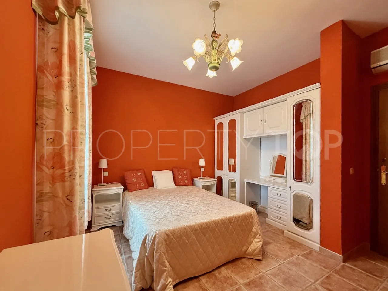 Villa en venta en La Duquesa Golf