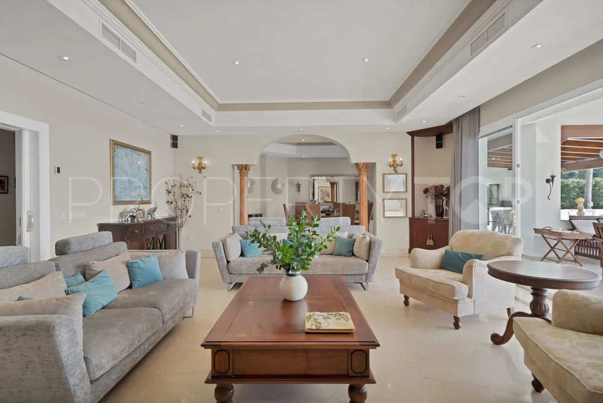 Villa en venta con 7 dormitorios en Nueva Andalucia