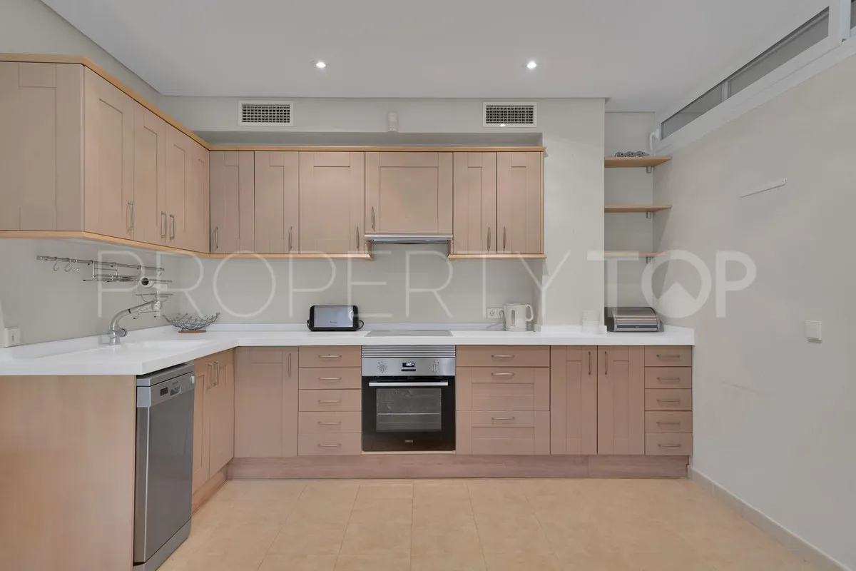 Villa en venta con 7 dormitorios en Nueva Andalucia