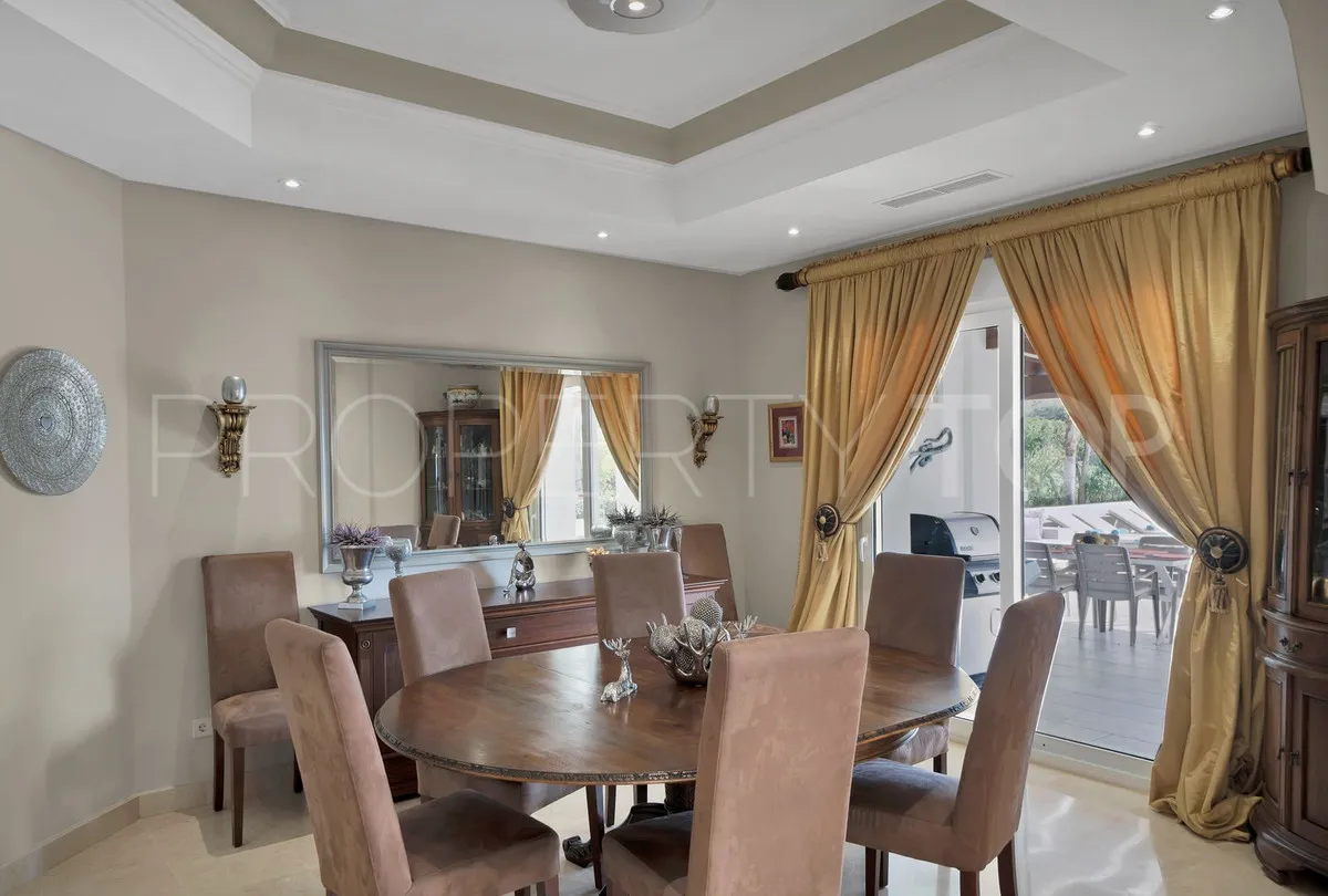 Villa en venta con 7 dormitorios en Nueva Andalucia