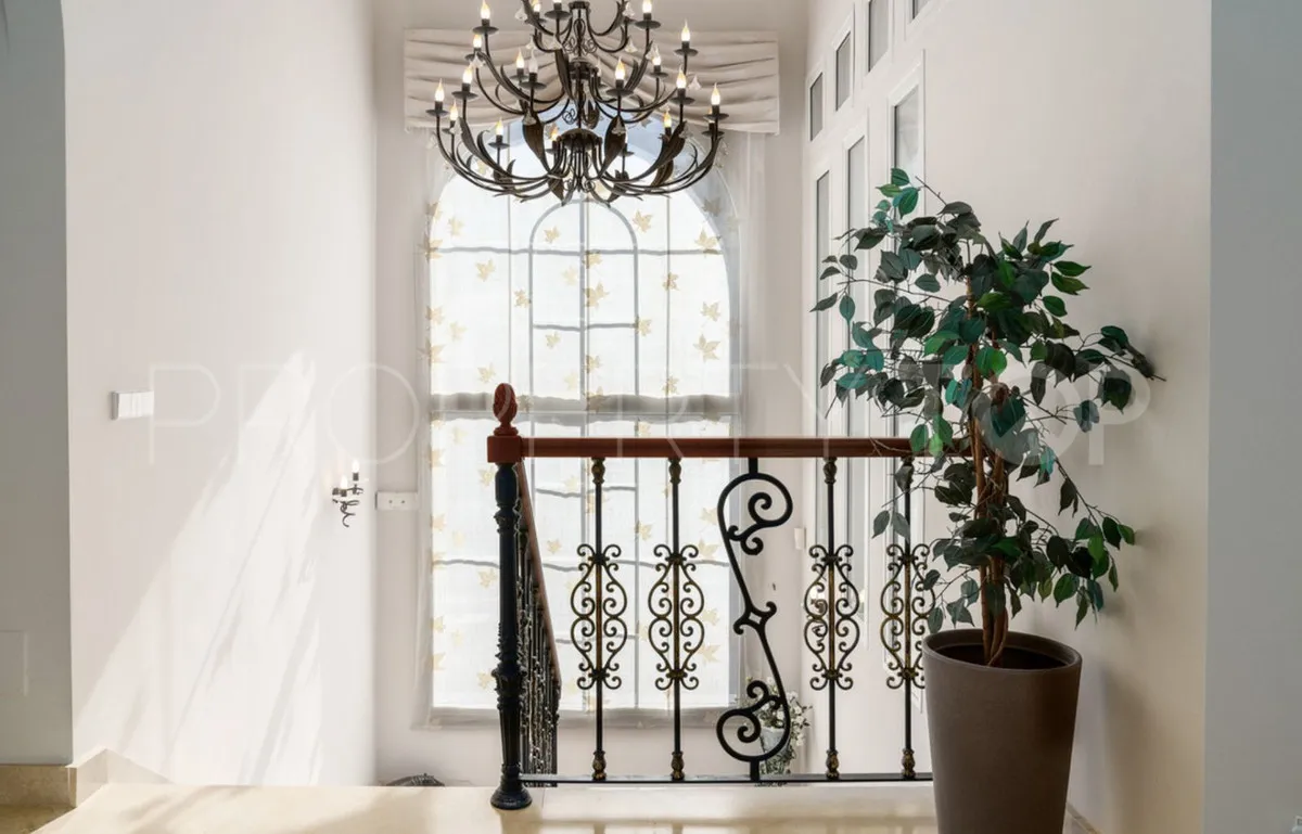 Villa en venta con 7 dormitorios en Nueva Andalucia