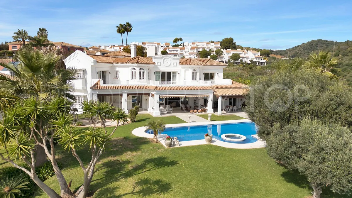 Villa en venta con 7 dormitorios en Nueva Andalucia