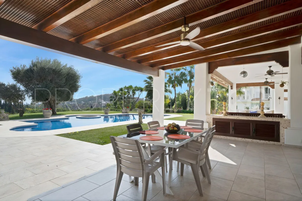 Villa en venta con 7 dormitorios en Nueva Andalucia