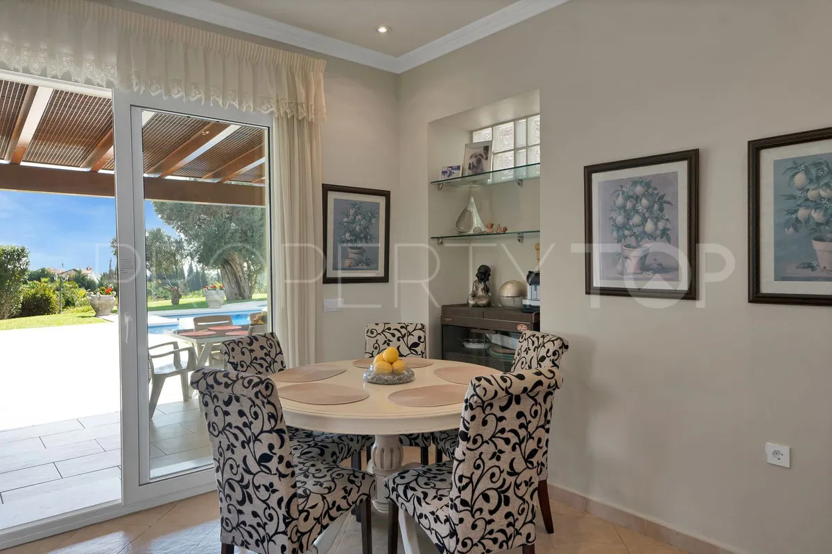 Villa en venta con 7 dormitorios en Nueva Andalucia