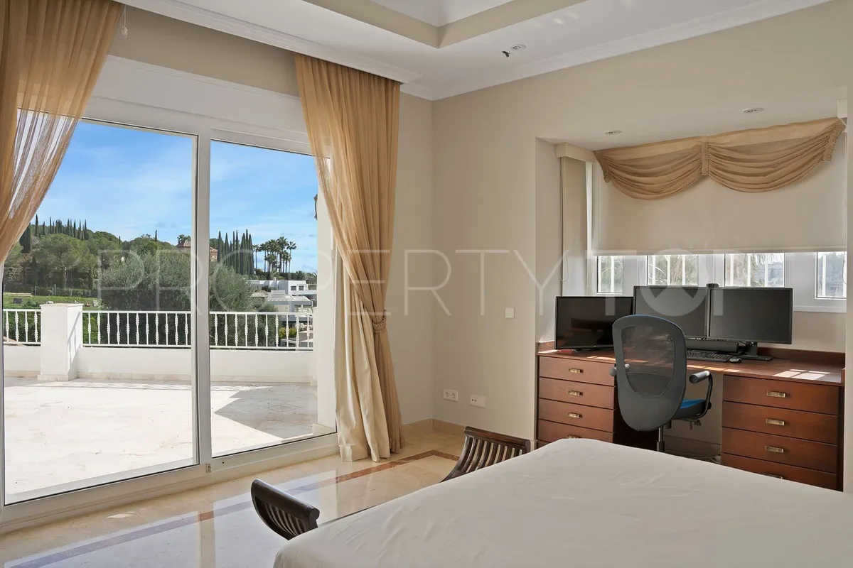 Villa en venta con 7 dormitorios en Nueva Andalucia