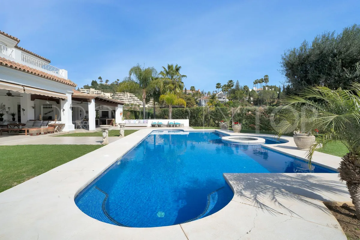 Villa en venta con 7 dormitorios en Nueva Andalucia