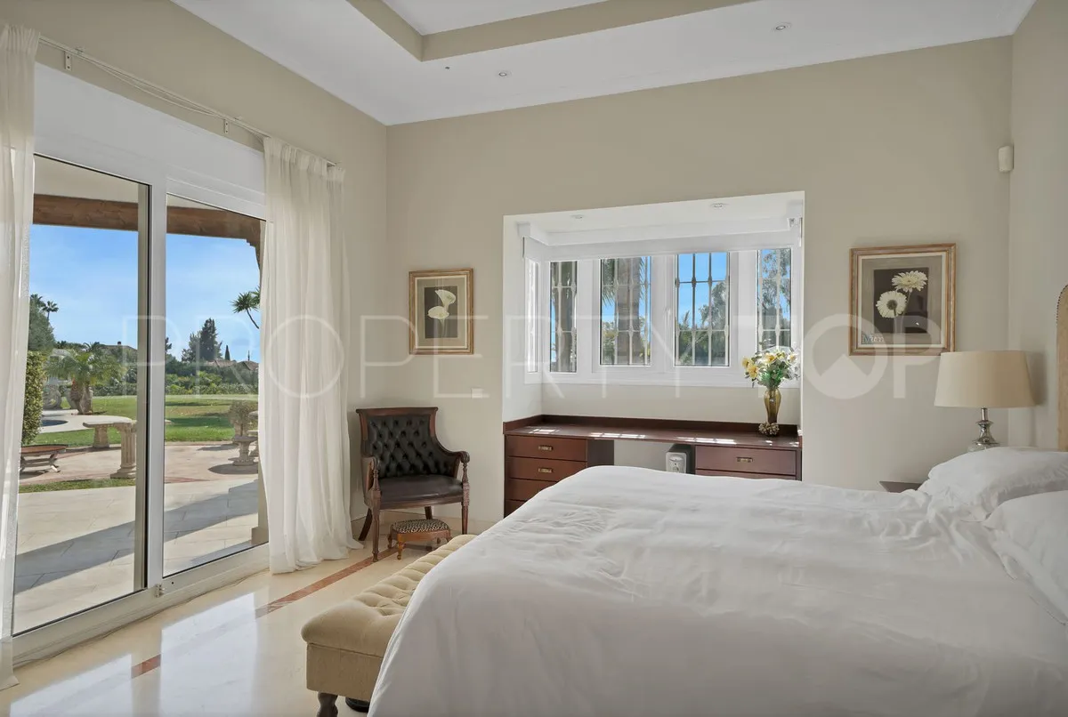 Villa en venta con 7 dormitorios en Nueva Andalucia