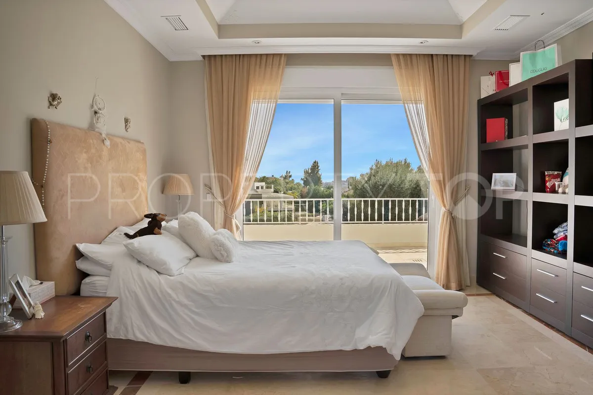 Villa en venta con 7 dormitorios en Nueva Andalucia