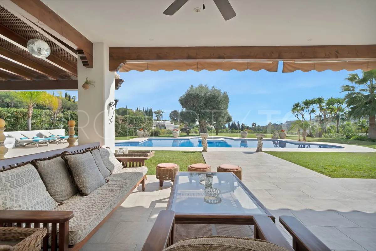 Villa en venta con 7 dormitorios en Nueva Andalucia
