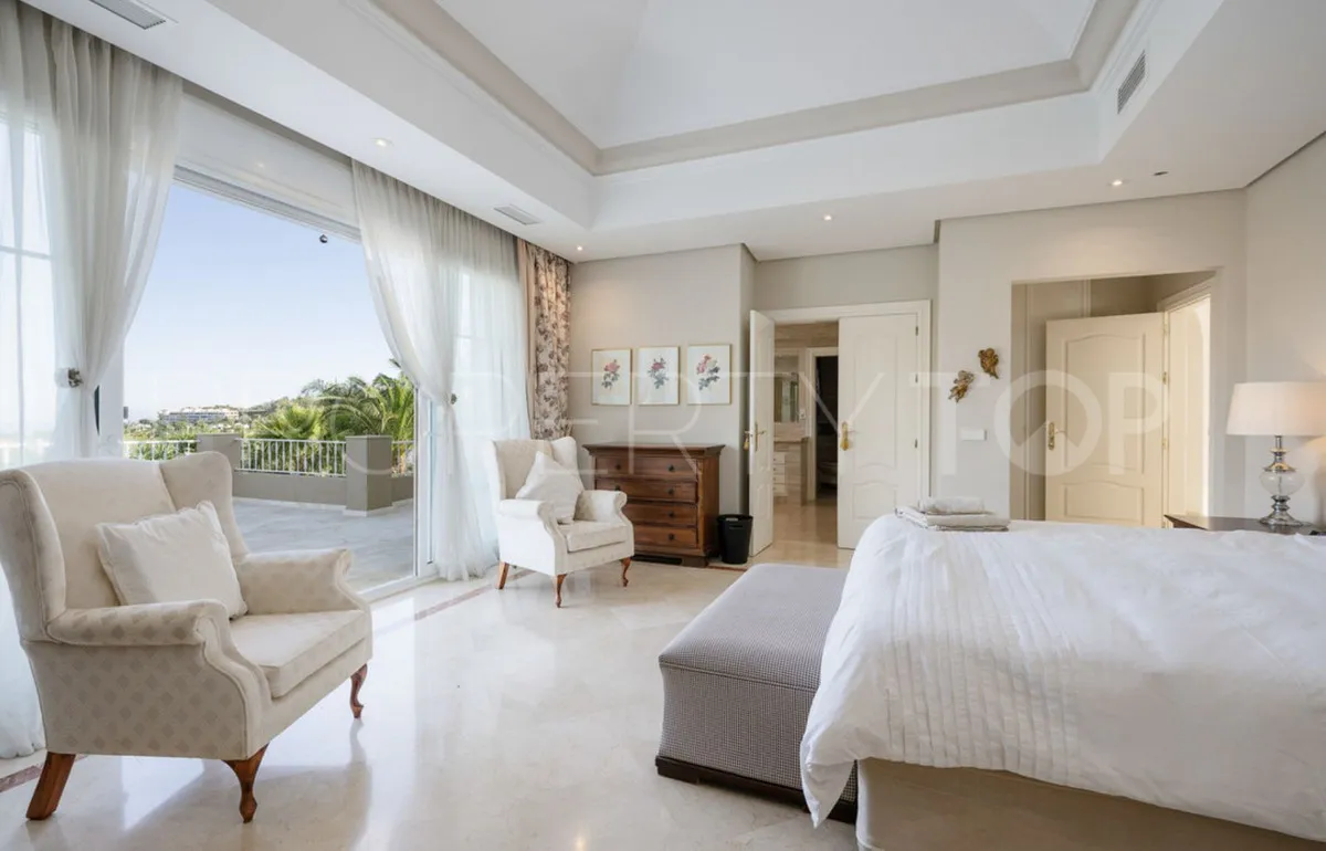 Villa en venta con 7 dormitorios en Nueva Andalucia