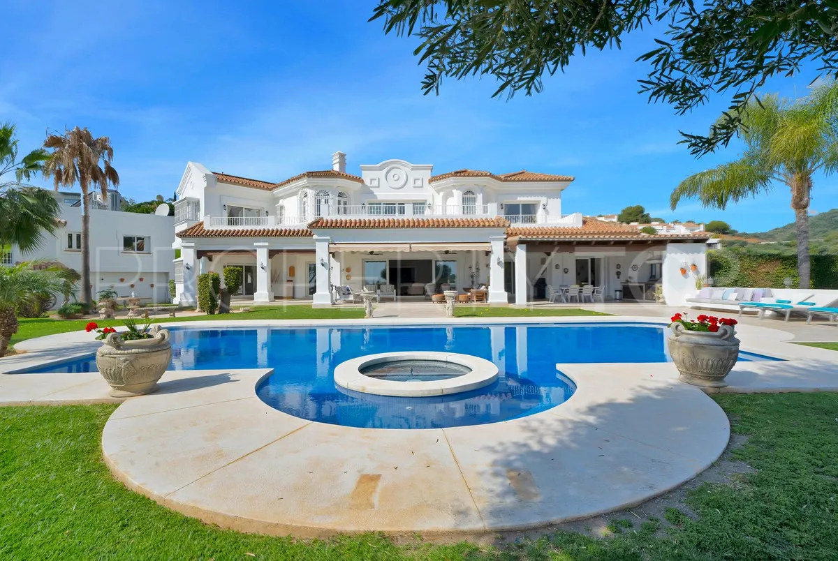 Villa en venta con 7 dormitorios en Nueva Andalucia