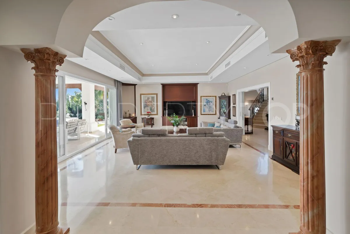 Villa en venta con 7 dormitorios en Nueva Andalucia
