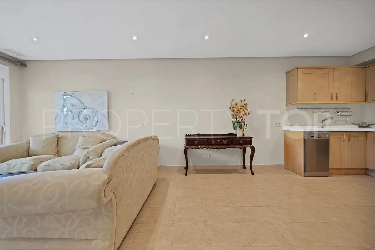 Villa en venta con 7 dormitorios en Nueva Andalucia