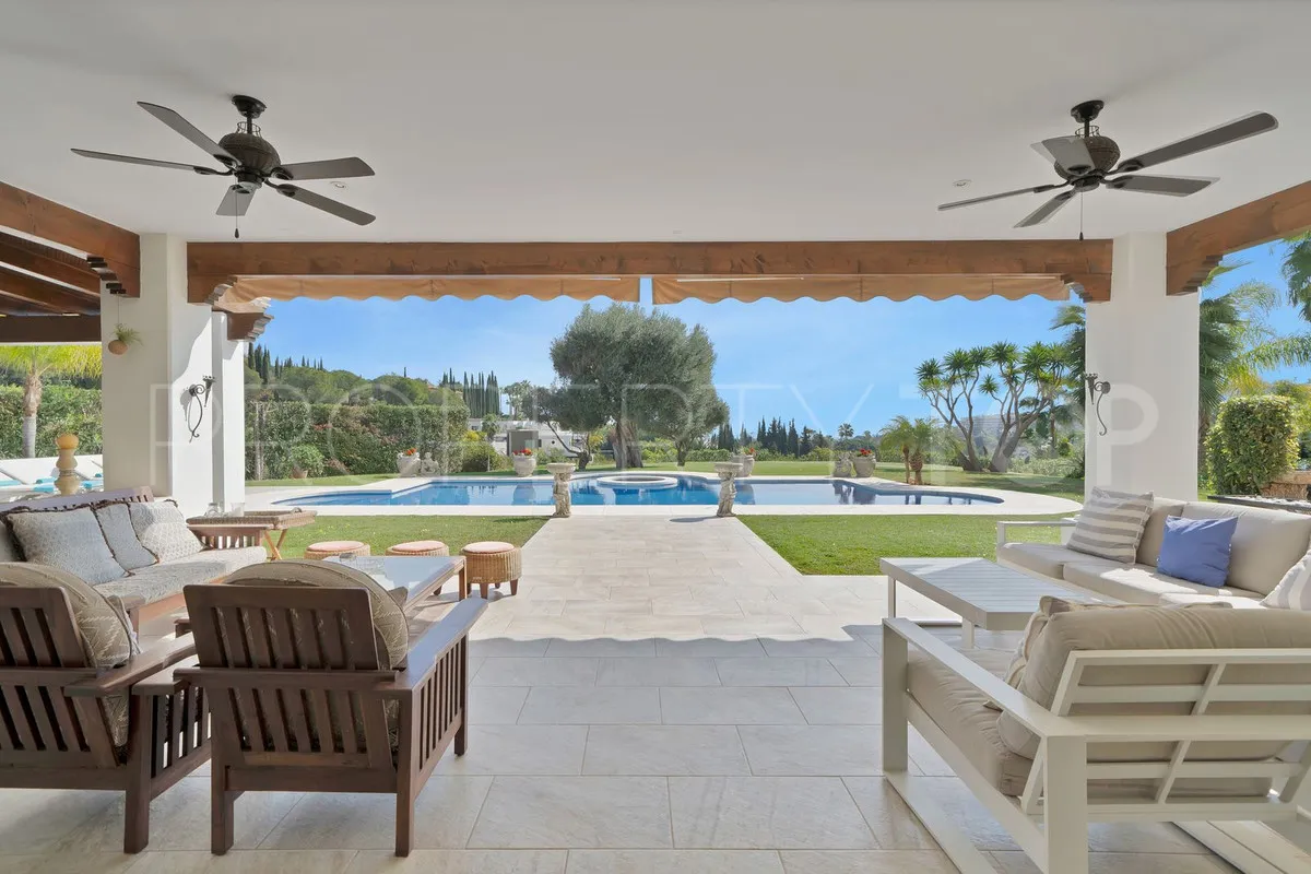 Villa en venta con 7 dormitorios en Nueva Andalucia